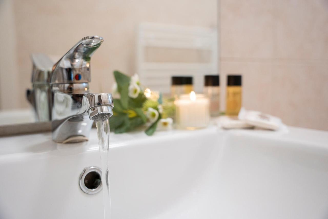 Puglia5Stars Stazione Centrale Urban Green Bari Bagian luar foto